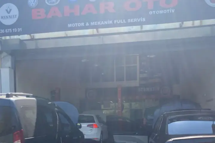 Kadosan Oto Sanayi Sitesi’ndeki Bahar Oto Servis atölyesinin önü ve tabelası