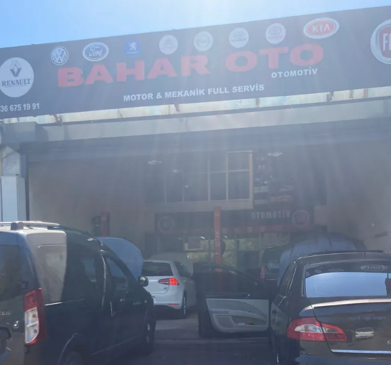 Kadosan Oto Sanayi Sitesi’ndeki Bahar Oto Servis atölyesinin önü ve tabelası